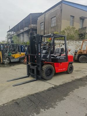 3 toneladas de empilhadeira usada TOYOTA 5f30 em boas condições de funcionamento para oficinas de reparação de máquinas