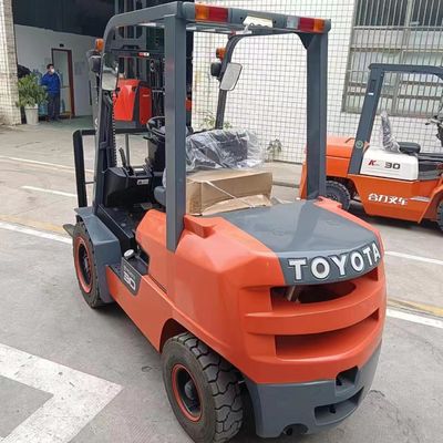 3 toneladas 3000 kg Toyota Forklift usado FDZN30 com motor japonês ISUZU em boas condições