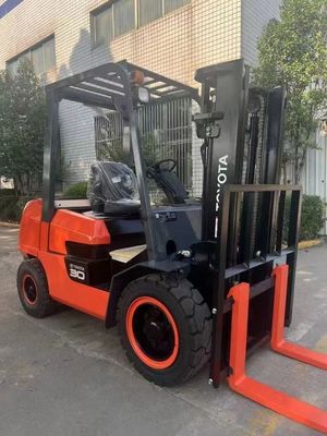 3 toneladas 3000 kg Toyota Forklift usado FDZN30 com motor japonês ISUZU em boas condições