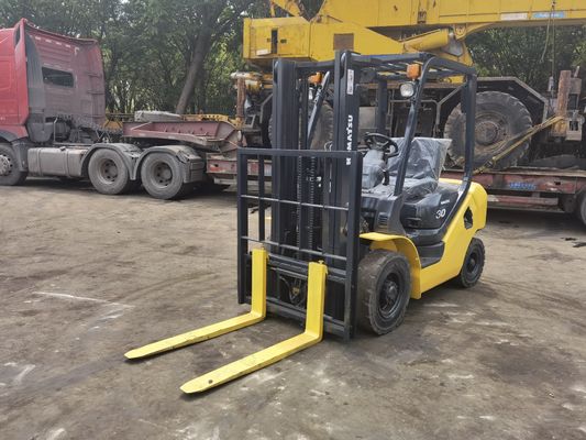 Fonte de alimentação manual 3 toneladas Komatsu FD30 em empilhadeira para operações de armazém suaves