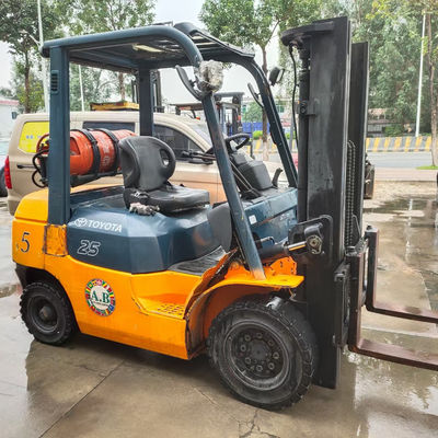 Largura de garfo de rotina Toyota diesel empilhadeira de 4 toneladas com altura de elevação de 6 m e motor japonês