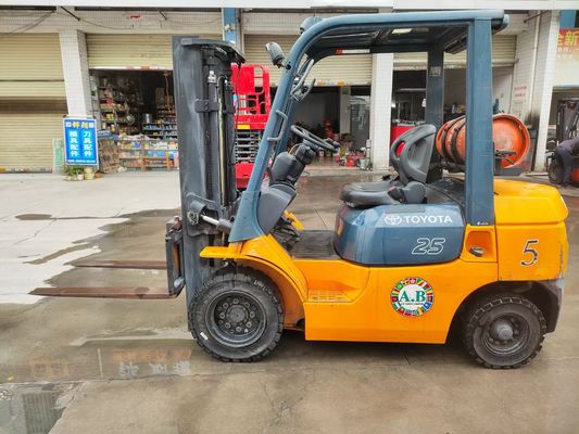Largura de garfo de rotina Toyota diesel empilhadeira de 4 toneladas com altura de elevação de 6 m e motor japonês