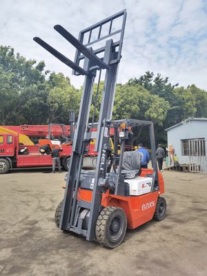 Caminhão em empilhadeira de 3 toneladas com motor a diesel de potência elevada, com mudança lateral e comprimento de garfo normal