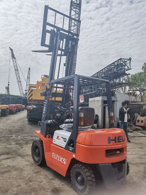 Caminhão em empilhadeira de 3 toneladas com motor a diesel de potência elevada, com mudança lateral e comprimento de garfo normal