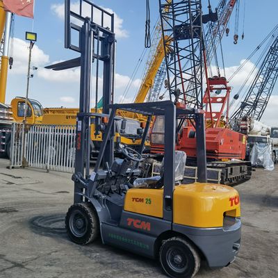 Camião elevador de 2 toneladas TCM com potência a diesel e largura de garfo de rotina
