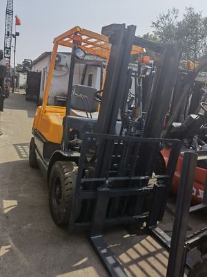 TCM FD20 T5 Camião elevador de 3 toneladas para funções múltiplas Largura de garfo de rotina em estado de utilização