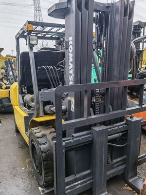 Komatsu 4.5T 3 Etapas 4.5m Alturas de elevação em empilhadeira Japão Original FD50 Diesel Usado