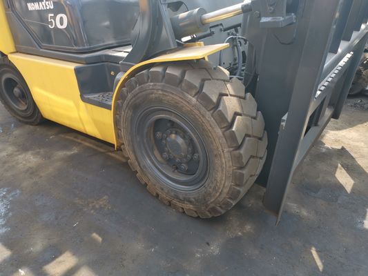 Largura do garfo 1200mm Komatsu FD50 5T em uso em empilhadeira 5T Japão levantamento com motor ISUZU