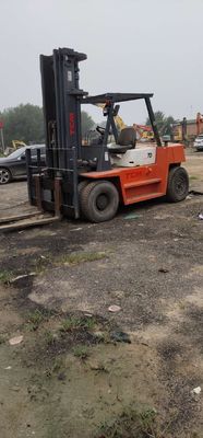 Em bom estado, camião de elevação TCM FD70 usado, peso 7000 kg, fonte de energia do motor diesel