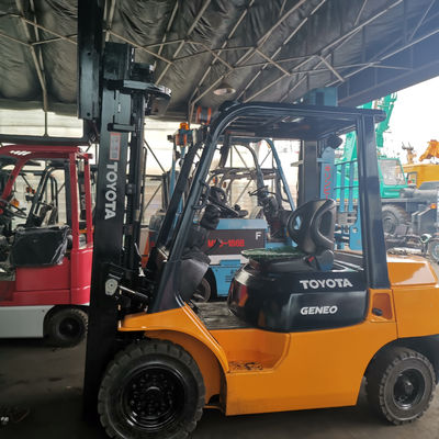 Potente motor a gasolina 2012 Toyota 2.5 Ton Forklift com cilindro e lateral