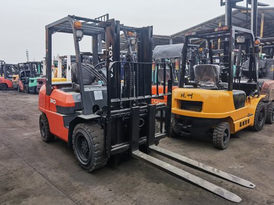 3000 kg Peso Toyota FD30 usado em empilhadeira com mudança lateral do grampo movendo-se para a esquerda e direita
