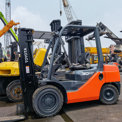 Forquilha Toyota de 3 toneladas com mudança lateral no estaleiro de Shanghai