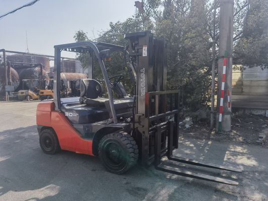 TOYOTA 8F30 7F30 FD30 empilhadeira com motor a diesel com comprimento de garfo de 4,5 m e mastro de 3 estágios