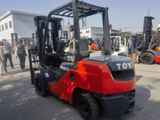 Toyota 3 Ton Usado em Excelente Condição com Mastro de 2 Etapas e Altura de Elevação de 3-4.5m