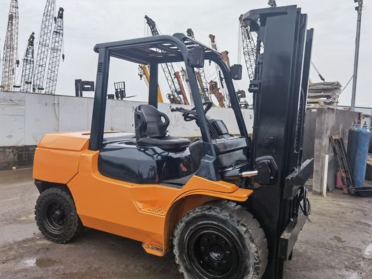 Usado Toyota Gasolina 2.5ton 3 Ton em Shanghai Yard com largura de forquilha rotina