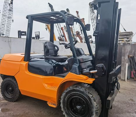 Usado Toyota Gasolina 2.5ton 3 Ton em Shanghai Yard com largura de forquilha rotina