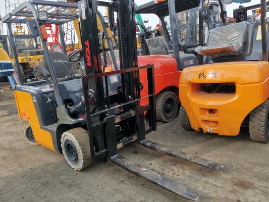 TCM FB25-7 Elevador elétrico a bateria com capacidade de 1,5 a 4,0 toneladas e largura de garfo de rotina