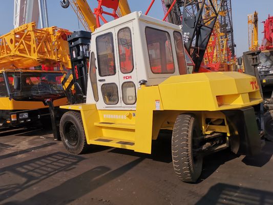 TCM FD100 em empilhadeira a diesel utilizada no canteiro de obras com comprimento de garfo de rotina garantido
