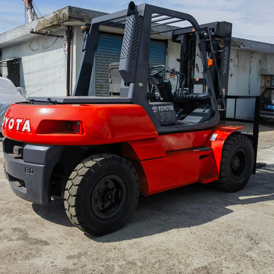 Japão Isuzu Motor 7 Ton Toyota empilhadeira com posicionador de garfo e comprimento de garfo de rotina