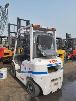 Home 2,5 toneladas usadas Japão TCM FD25 T3C empilhadeira a diesel para indústrias de restaurantes