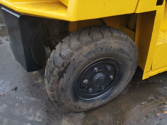Elevador elétrico usado TCM FD70Z8 com dentes automáticos e fonte de energia do motor a diesel em Xangai