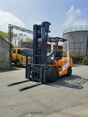 Forquilha TCM FD30T6 de 3 toneladas com tripla bifurcação e mudança lateral usada no pátio de Xangai