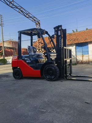 Usado e acessível 3 toneladas Toyota empilhadeira fonte de energia motor diesel