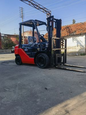 Usado e acessível 3 toneladas Toyota empilhadeira fonte de energia motor diesel