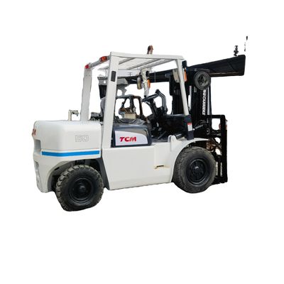 Potente motor a diesel de 5 toneladas TCM de 3 estágios 4,5m FD100 DF50 FD70 em uso em Japão