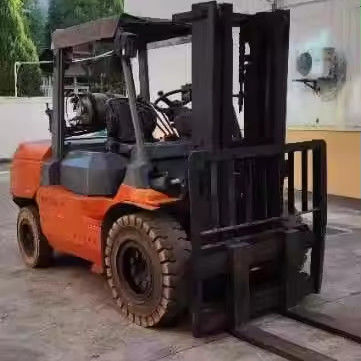 Forquilha Toyota FD50 usada 5 toneladas com 5000 kg de peso e bom trabalho em boas condições