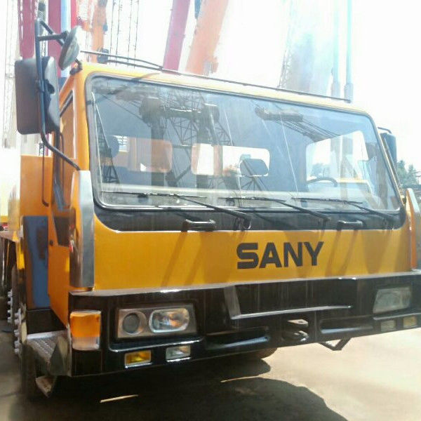 Guindaste de caminhão SANY usado de 55 toneladas com válvula hidráulica original em boas condições de funcionamento