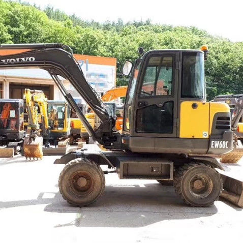Volvo EW60 mini-excavadora de rodas de 2 toneladas com outra capacidade de balde em bom estado