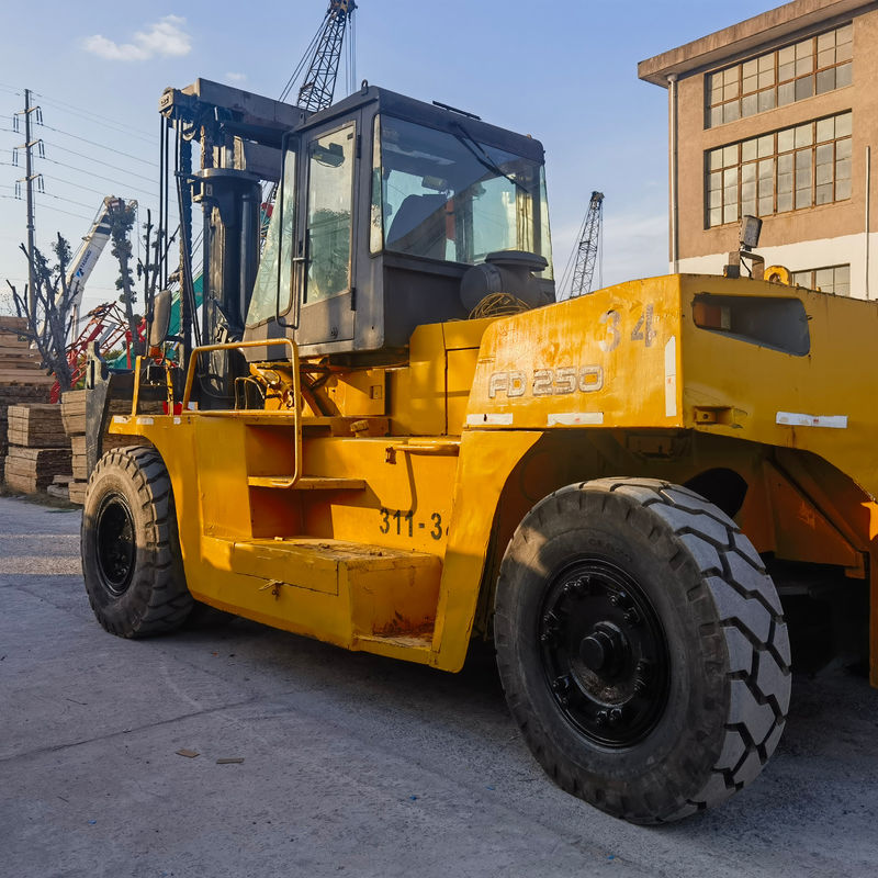 TCM FD250 de fabricação japonesa de 25 toneladas em elevadora diesel usada para manuseio de materiais