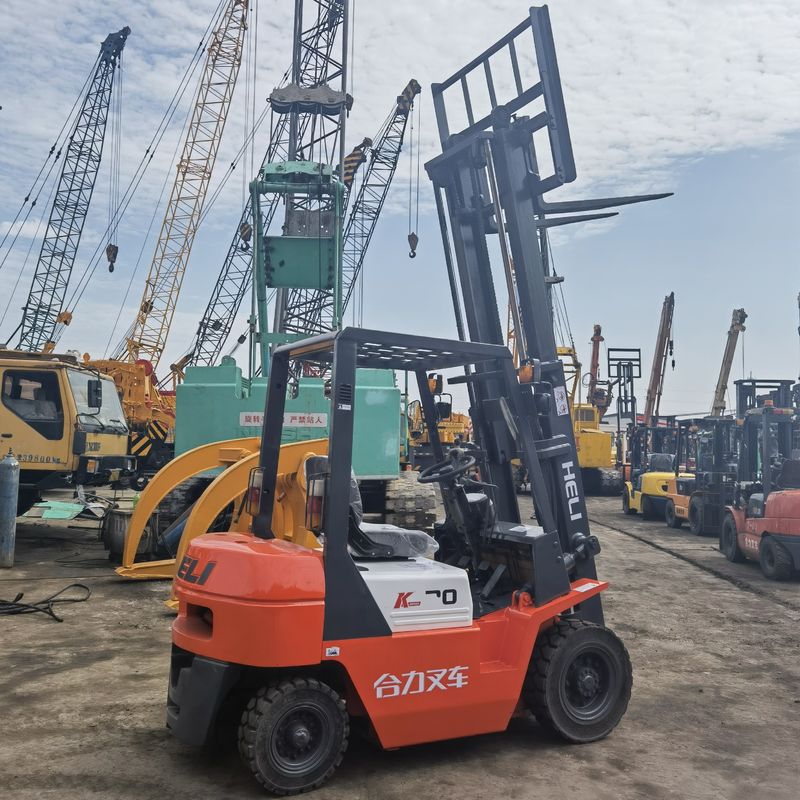 Caminhão em empilhadeira de 3 toneladas com motor a diesel de potência elevada, com mudança lateral e comprimento de garfo normal