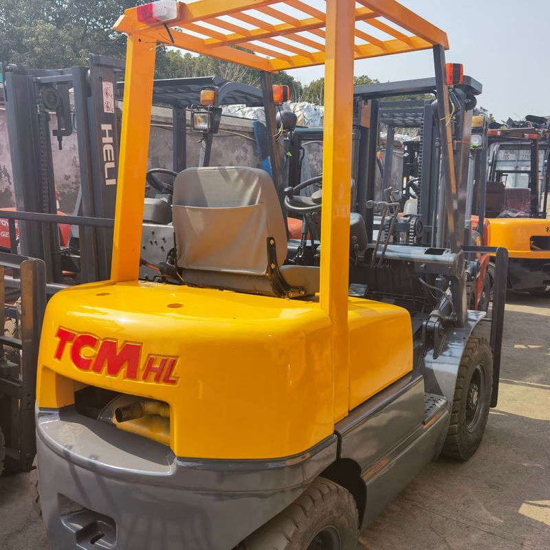TCM FD20 T5 Camião elevador de 3 toneladas para funções múltiplas Largura de garfo de rotina em estado de utilização
