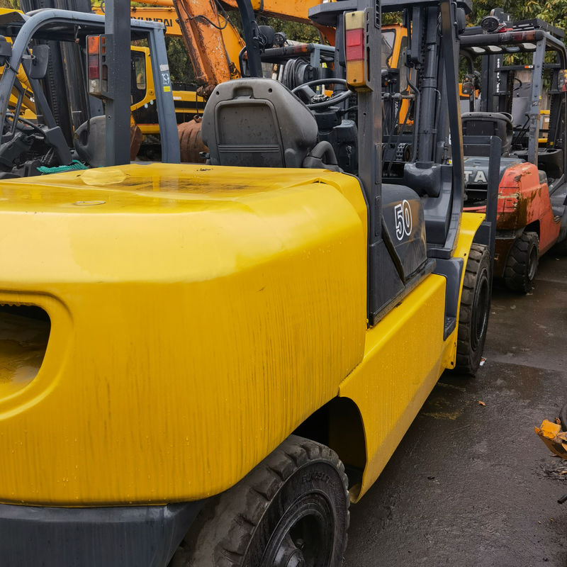 Komatsu 4.5T 3 Etapas 4.5m Alturas de elevação em empilhadeira Japão Original FD50 Diesel Usado