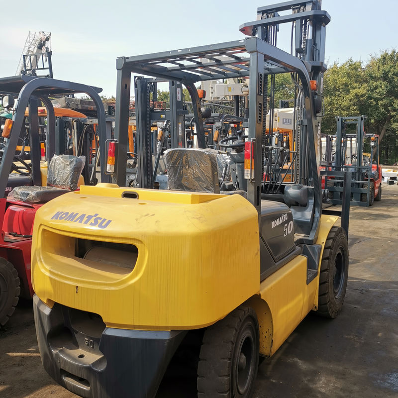 Largura do garfo 1200mm Komatsu FD50 5T em uso em empilhadeira 5T Japão levantamento com motor ISUZU