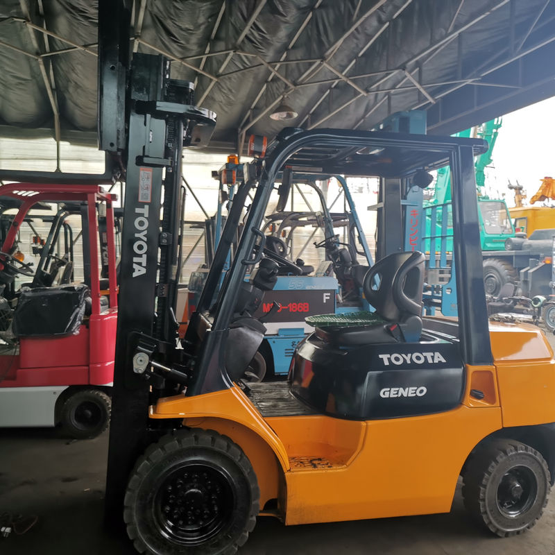 Potente motor a gasolina 2012 Toyota 2.5 Ton Forklift com cilindro e lateral