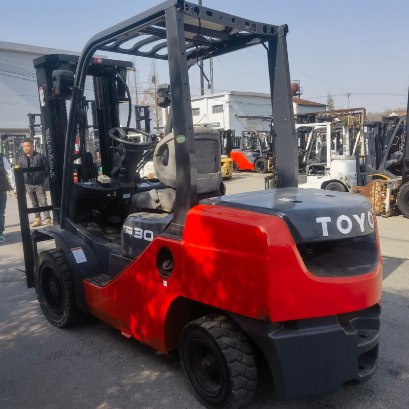 TOYOTA 8F30 7F30 FD30 empilhadeira com motor a diesel com comprimento de garfo de 4,5 m e mastro de 3 estágios