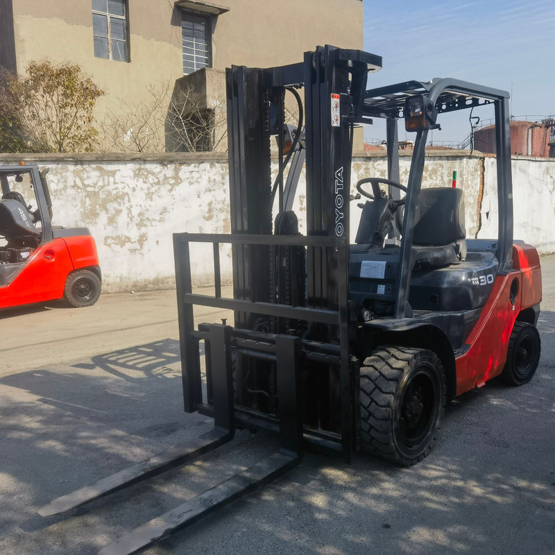 Toyota 3 Ton Usado em Excelente Condição com Mastro de 2 Etapas e Altura de Elevação de 3-4.5m