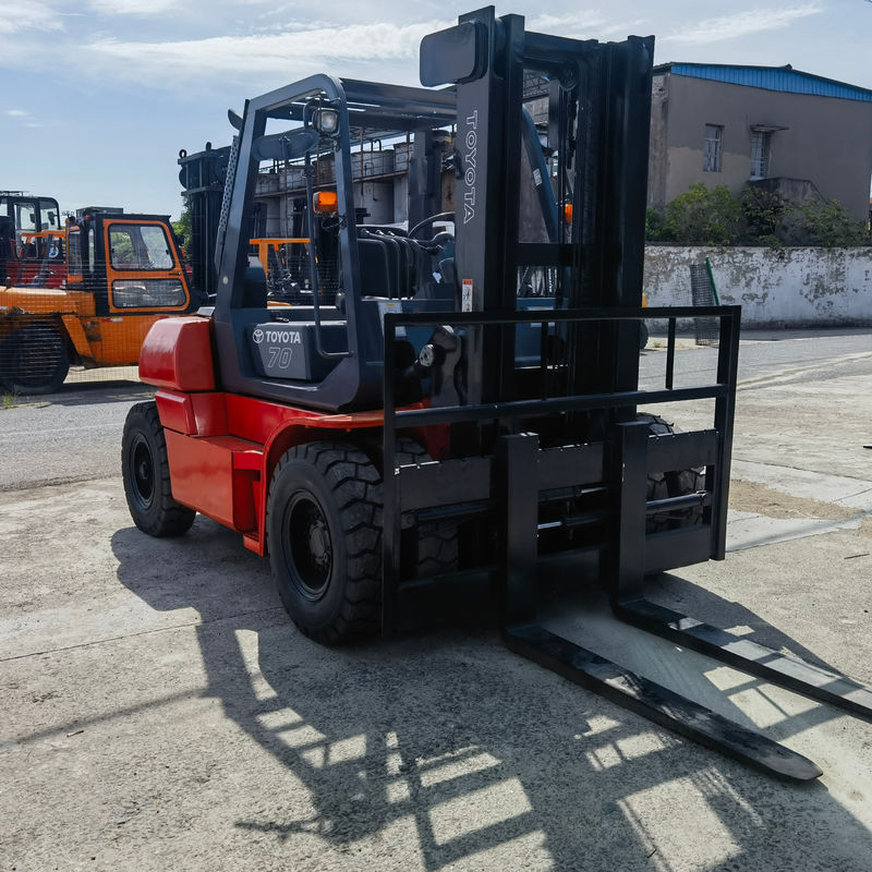 Japão Isuzu Motor 7 Ton Toyota empilhadeira com posicionador de garfo e comprimento de garfo de rotina