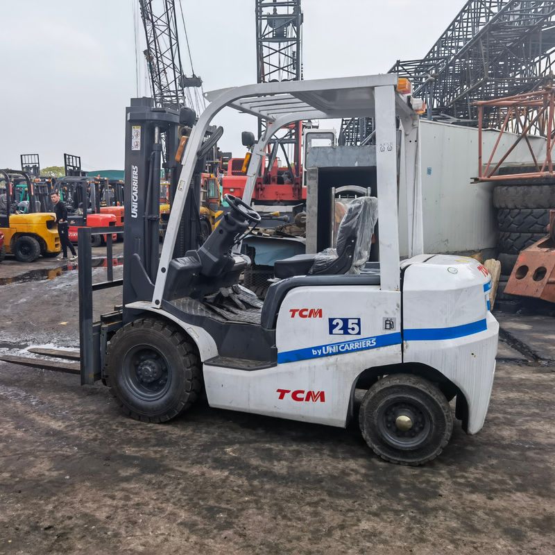 Home 2,5 toneladas usadas Japão TCM FD25 T3C empilhadeira a diesel para indústrias de restaurantes