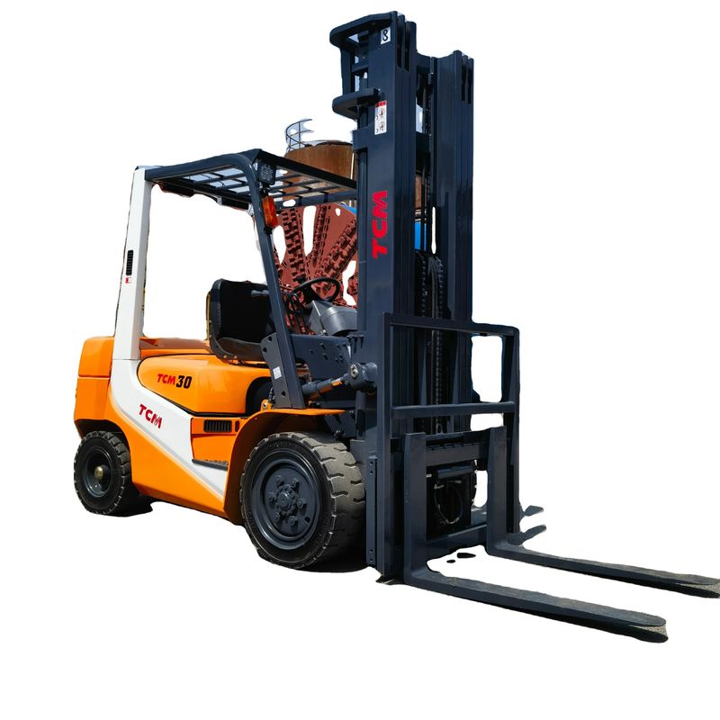 Forquilha TCM FD30T6 de 3 toneladas com tripla bifurcação e mudança lateral usada no pátio de Xangai