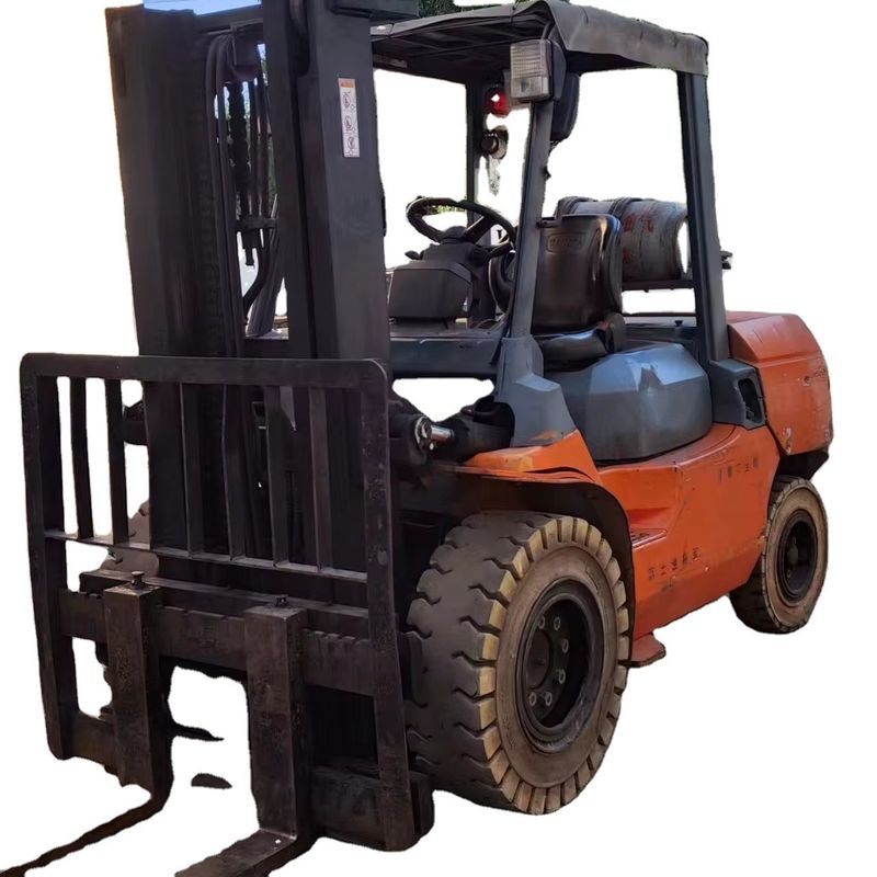 Forquilha Toyota FD50 usada 5 toneladas com 5000 kg de peso e bom trabalho em boas condições